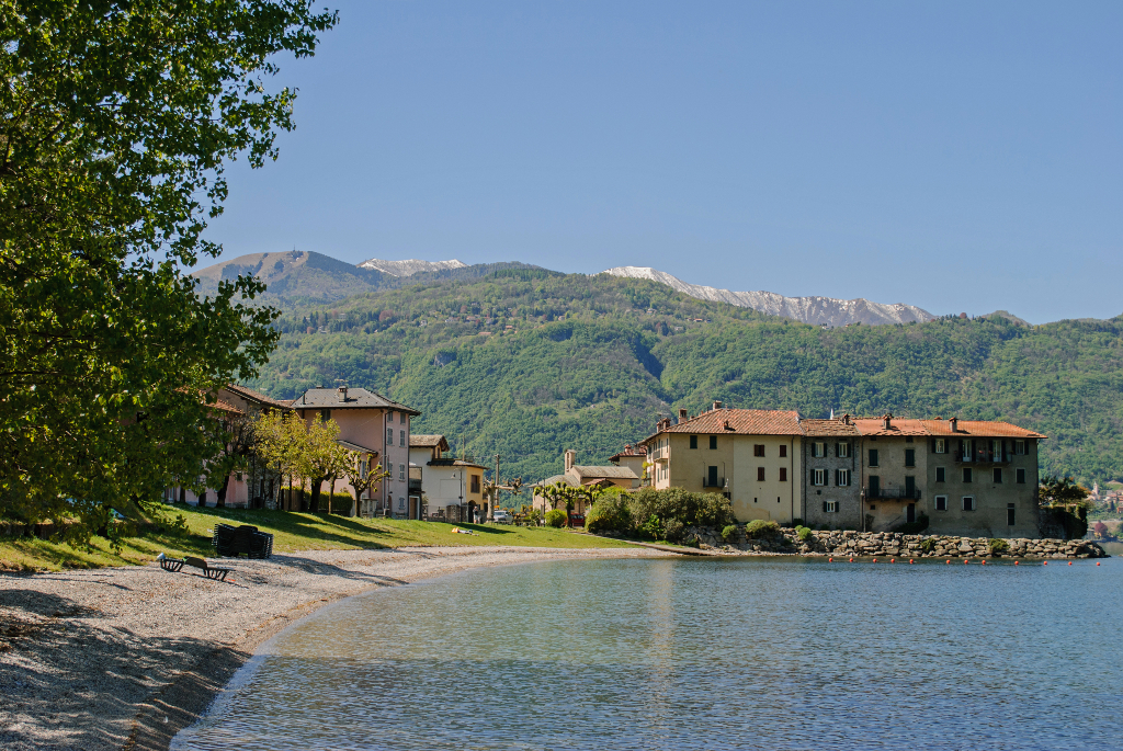 Il Castello di Riva Bianca a Lierna